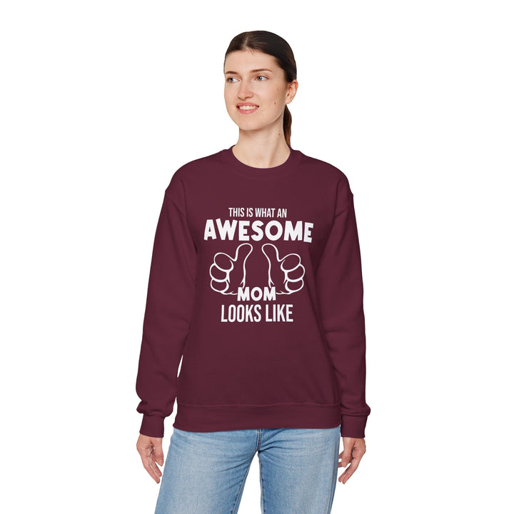 Mom's Sweatshirt - This Is What An Awesome Mom Looks Like Design